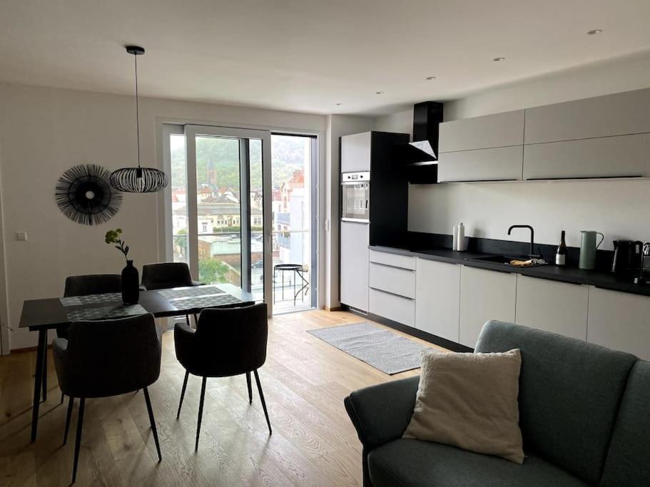 Modernes City-Appartement Нойштадт-ан-дер-Вайнштрасе Экстерьер фото
